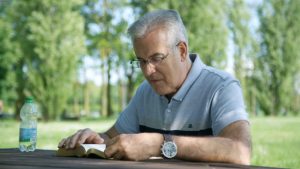 διαβάζοντας τη Βίβλο