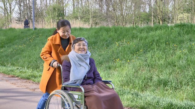 Όταν μια εβδομηντάχρονη παραλύει εξαιτίας ενός εγκεφαλικού, αναρρώνει με θαυματουργό τρόπο επειδή στηρίζεται στον Θεό